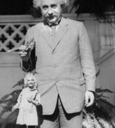 einstein holding einstein.jpg